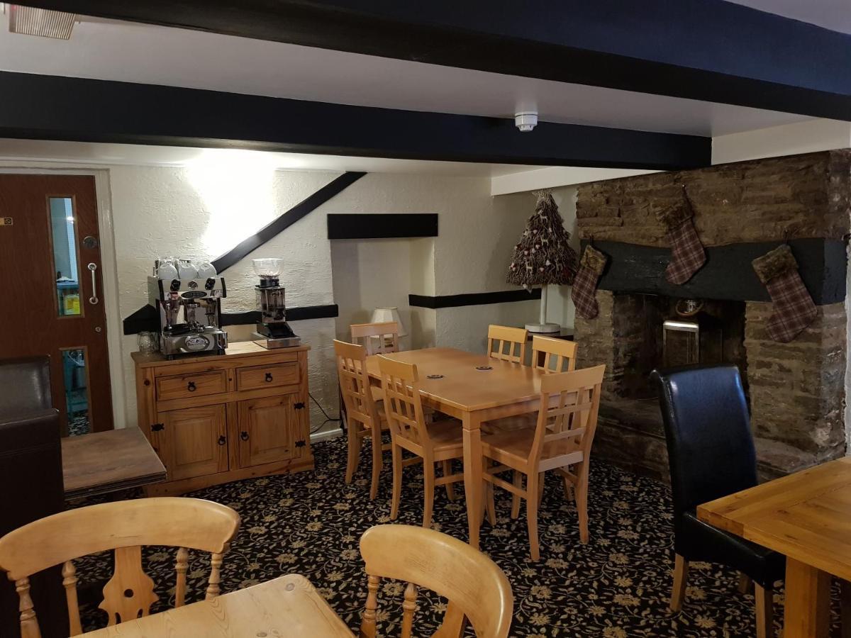 The Cock Hotel Bronllys Exteriér fotografie